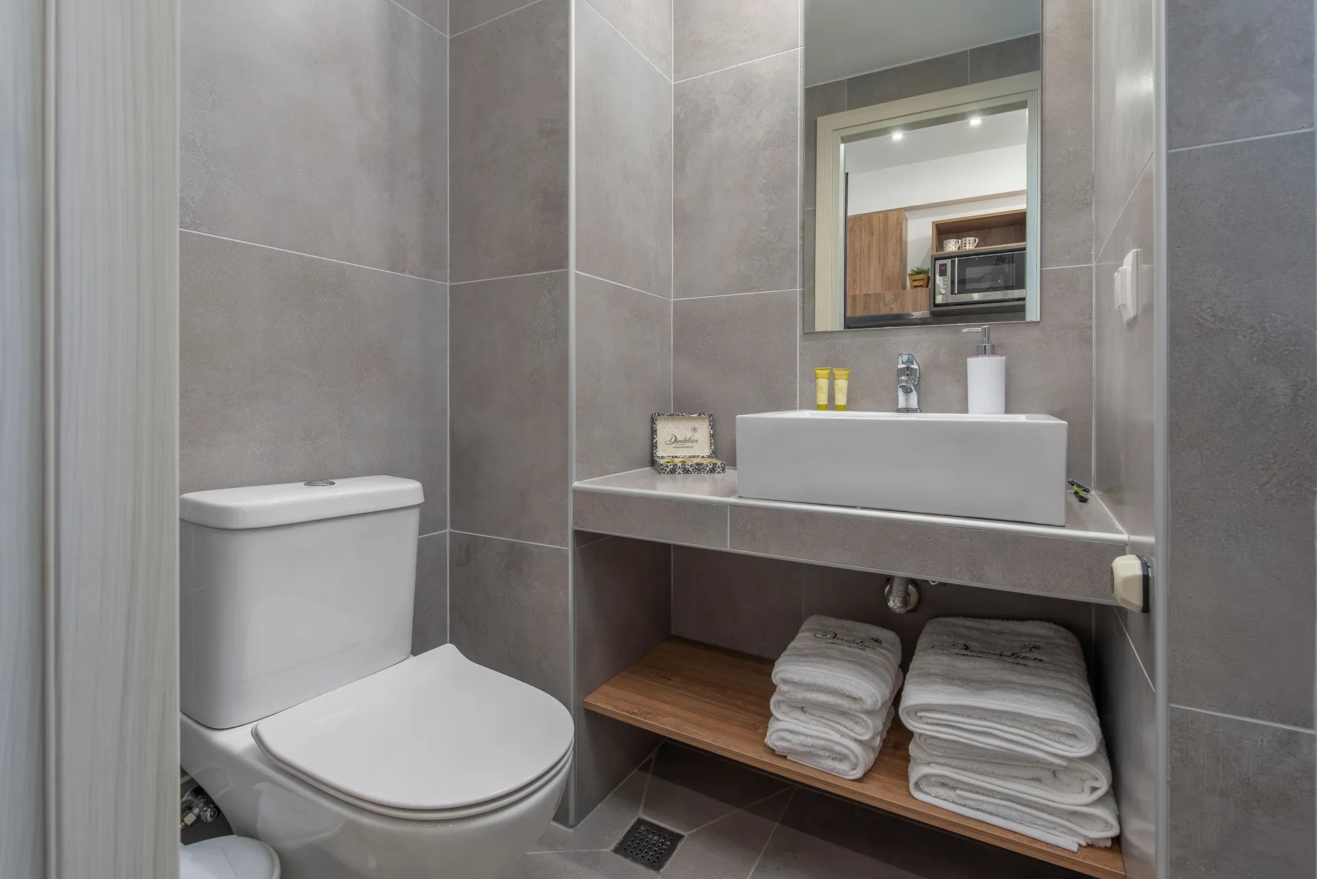 Tiara Holidays - Dandelion Premium Suites - Deluxe Suite - bathroom